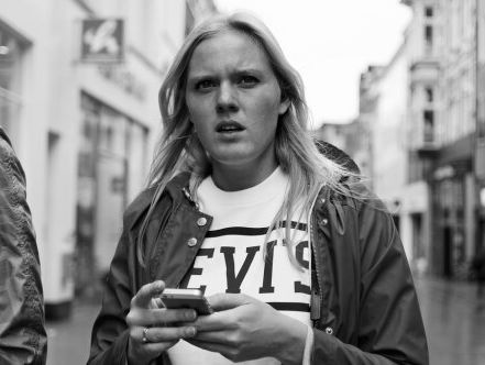 Ritzo ten Cate fotografeert telefoonzombies: "WhatsApp is ergste dat ons is overkomen sinds de uitvinding ...