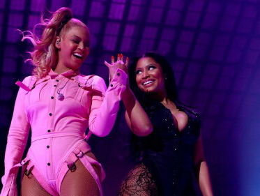 DJ Irwan brengt een ode aan de dames met zijn ALL FEMALE MINI-MIX