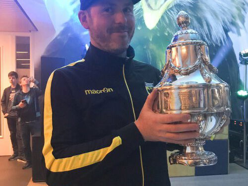 Huis DJ Vitesse: ik mocht de beker even vasthouden!