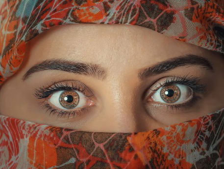 1 minuut in de ogen staren van een wildvreemde. Zou jij het doen?