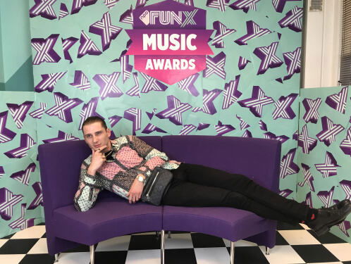 Yung Felix zingt zijn favo tune in Beat The Competition!