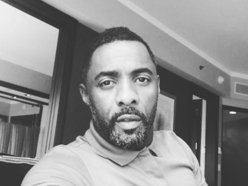 Idris Elba gaat zijn levensverhaal vertellen in een nieuwe tv-serie