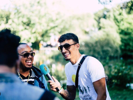 Influencers moeten duidelijker aangeven of ze reclame maken