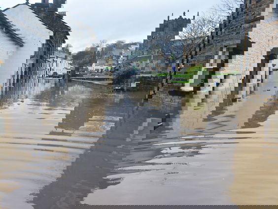 Verslaggever Frank Moonen over de situatie in Limburg: ’’Dit gaat misschien wel een jaar duren voor het is hersteld’’