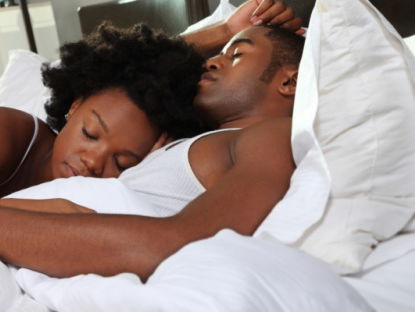 Wat zegt je slaaphouding over je relatie?