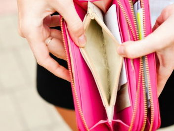 Wat was jouw grootste 'waste of money'? Senna en Fatos doen hun verhaal