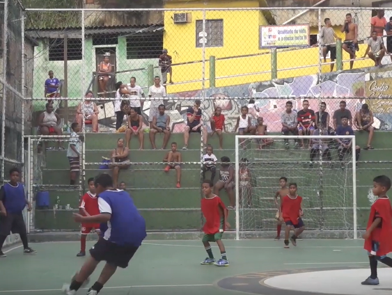 Robert riskeert eigen leven met voetbalscholen in Braziliaanse favela's