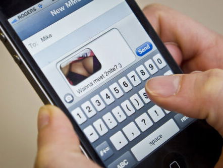 Roumaissa: "Mijn profiel werd misbruikt via een site die naaktfoto's verspreid"