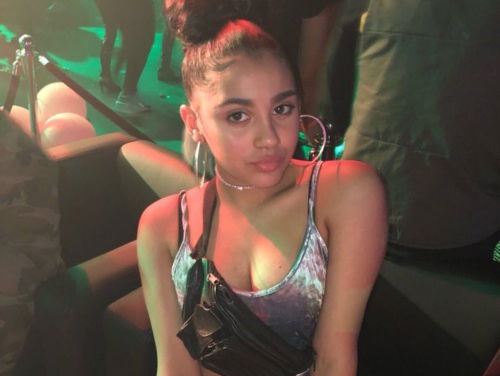 16-jarige Zoë-Jadha gaat viral met haar zieke BARZ