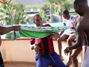 ZINGEN VOOR EEN JARIGE EMMS (BROEDERLIEFDE)