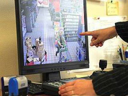 Is het oké om een portemonneedief te laten zien op TV?