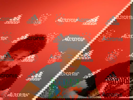 Silvano is pas 16 en heeft nu al zijn eerste profcontract bij Ajax getekend