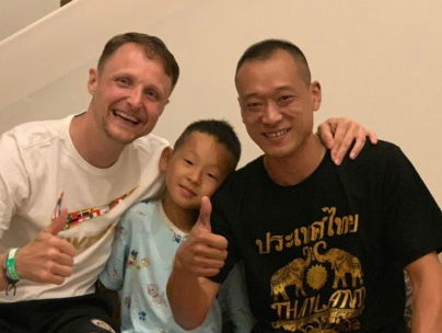 Brandweerman Bernard redt leven jongetje (7) op vakantie in Thailand