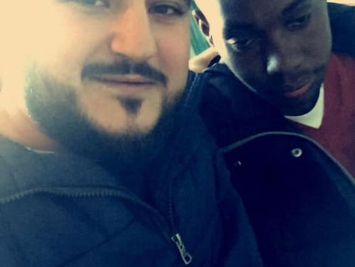 Mohamed gaat viral met oproep om blinde vriend te helpen