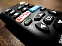 Netflix bingewatchen: onschuldige ontspanning of gevaarlijke gewoonte?
