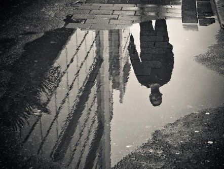 De 11-jarige Zine vertelt Morad en Shay over z'n leven op de streets...