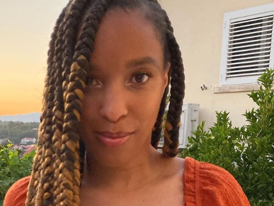 Nelly (35) maakt een documentaire over kroes haar: ‘’Ik ben nog in het proces om het te accepteren’’