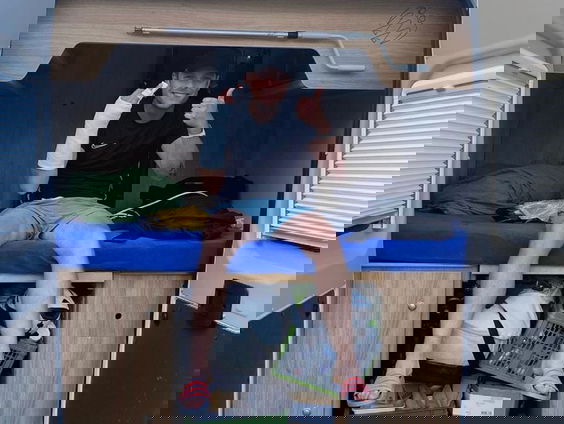 Fietstocht van Nederland naar Monaco om pakket te bezorgen gaat fout