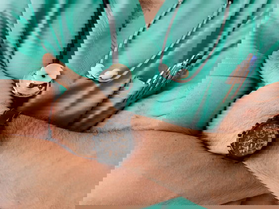 Hoe komt het dat lagere inkomens meer risico lopen op sterfte door COVID-19?