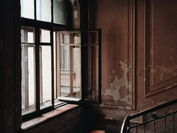 Annica moet huis uit nadat beide ouders zijn overleden