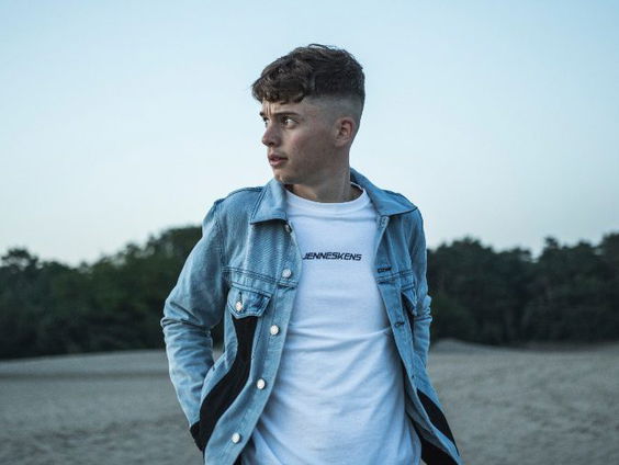 Reporter Marvin checkt Pjotr zijn ontbijtshow!