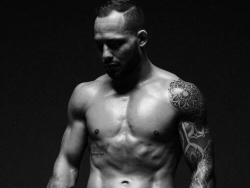 Kickbokser Robin van Roosmalen pakte afgelopen zaterdag z'n wereldtitel terug in Den Bosch!