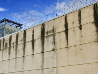 Moeten tabaksproducten achter de tralies?