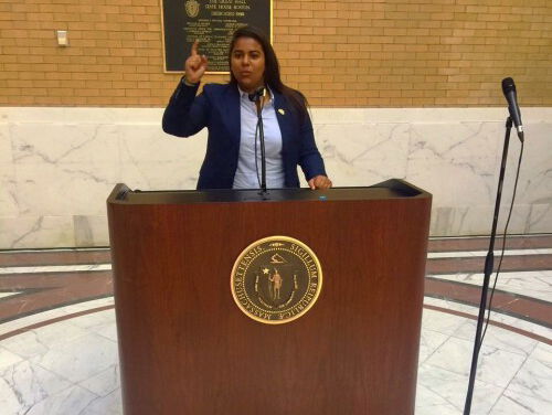 de 17-jarige Hajar heeft maar 1 doel: de eerste vrouwelijke minister-president worden!