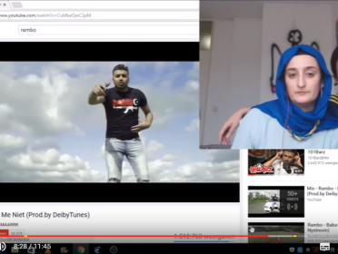Youtuber maakt rapvideo's met zijn moeder