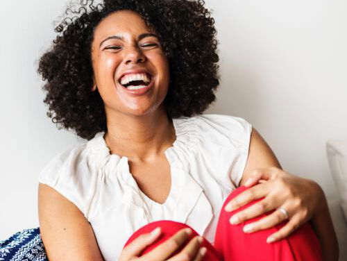 Alida geeft lachyoga: "Het is dé manier om jezelf positieve energie te geven"