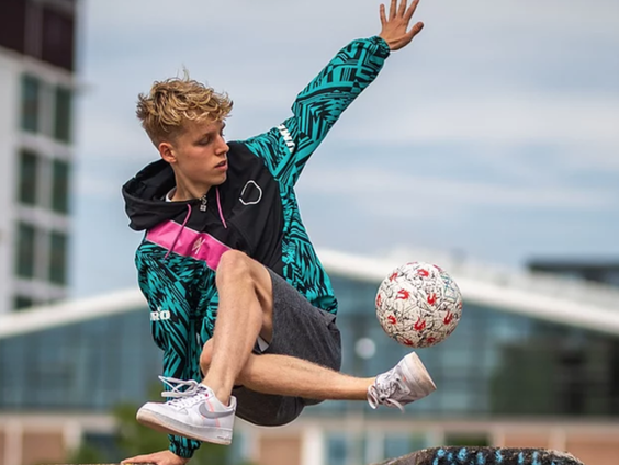 Een flinke dosis motivatie van freestyler Bailey