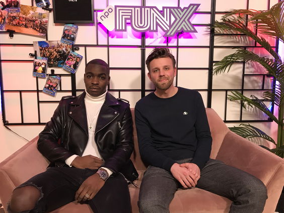 Jermaine Niffer brengt emotioneel eerbetoon aan overleden vader