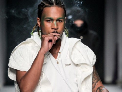 Bokoesam maakt runway debuut op Fashion Week en wil ook eigen kledinglijn