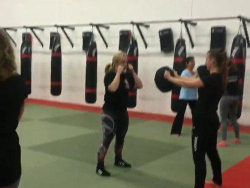 Hoe kun je als vrouw jezelf het beste verdedigen?