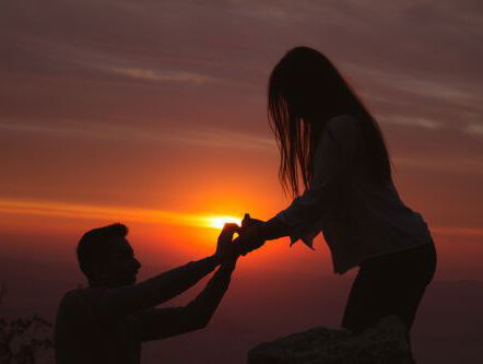 "Mijn vriend heeft mij heel romantisch ten huwelijk gevraagd"