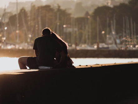 Dating Dilemma: Ga je voor de liefde of zekerheid?