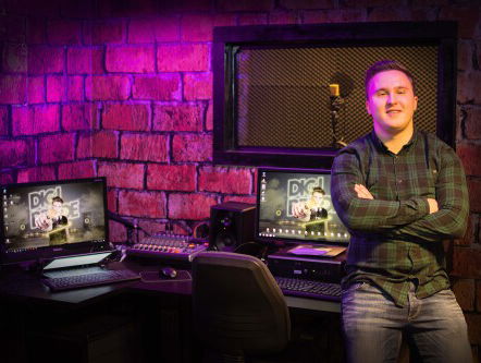 Lucas rapt over zijn autisme en uit zijn gevoelens in muziek