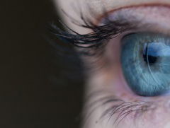 Hoe gevaarlijk is het wimperserum?