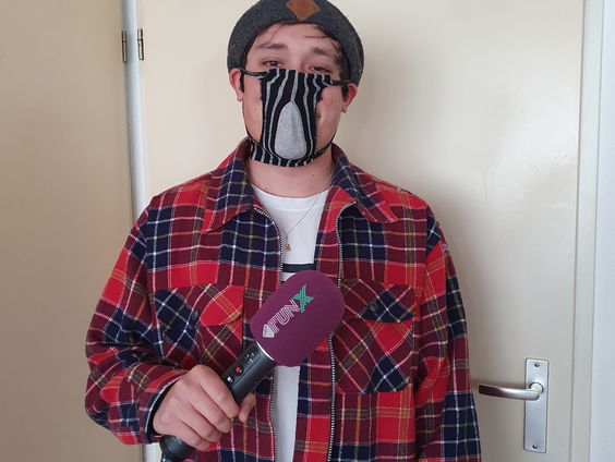 Reporter Marvin leert jou hoe je zelf een mondkapje maakt!