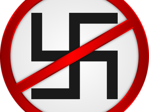 OMG: Shay leest racistische grappen voor!