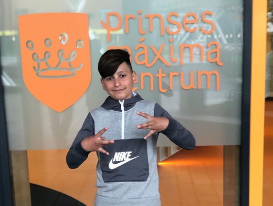 Mikail (15) kreeg op zijn 10e leukemie en wil nu zieke kinderen blij maken