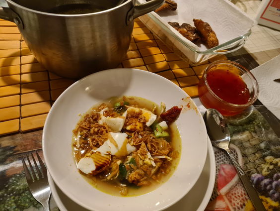 Reporter Marvin volgt workshop Indonesisch koken voor zijn oma!