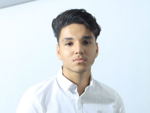 Eindhovense Cihan (17) is op zoek naar een rolmodel voor zijn boek!