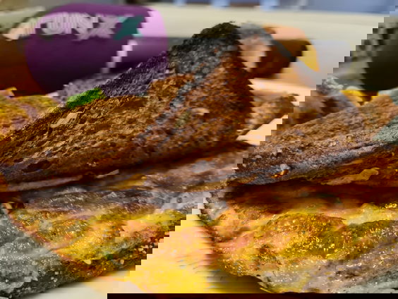 Reporter Marvin test zijn kookkunsten en maakt een Koreaanse eitosti!