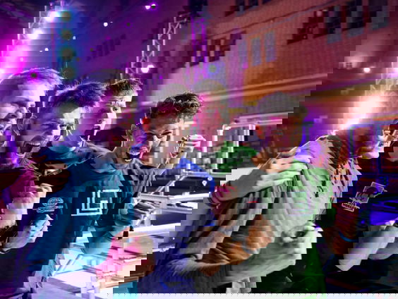 Dave doet mee aan het wereldkampioenschap " tikkertje"