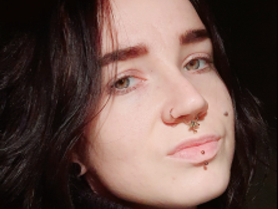 Lynelle (28) over victim blaming: ‘’Mijn stiefvader zei dat dit mijn straf en eigen schuld is’’