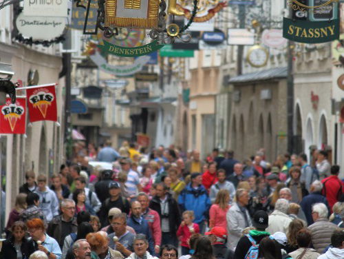 "De wereld raakt te vol dus moeten we minderen kinderen op de wereld zetten!''