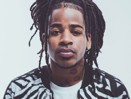 Keizer eet 'nasty' gevulde donuts: 'Eerst de grillz eruit halen'