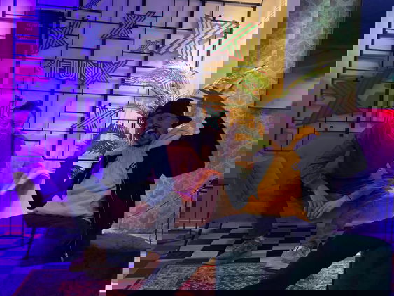 paprikachips met jonge belegen kaas op brood.. Sidney vind het verschrikkelijk!