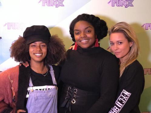 Waarom hebben sommige zwarte vrouwen moeite om hun kroeshaar te omarmen?